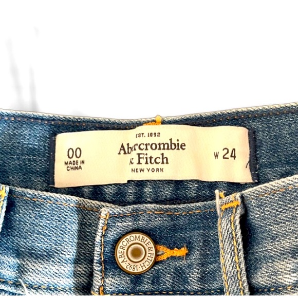 Abercrombie & Fitch • 00 • Waist 24 • Short Shorts - Picture 8 of 15